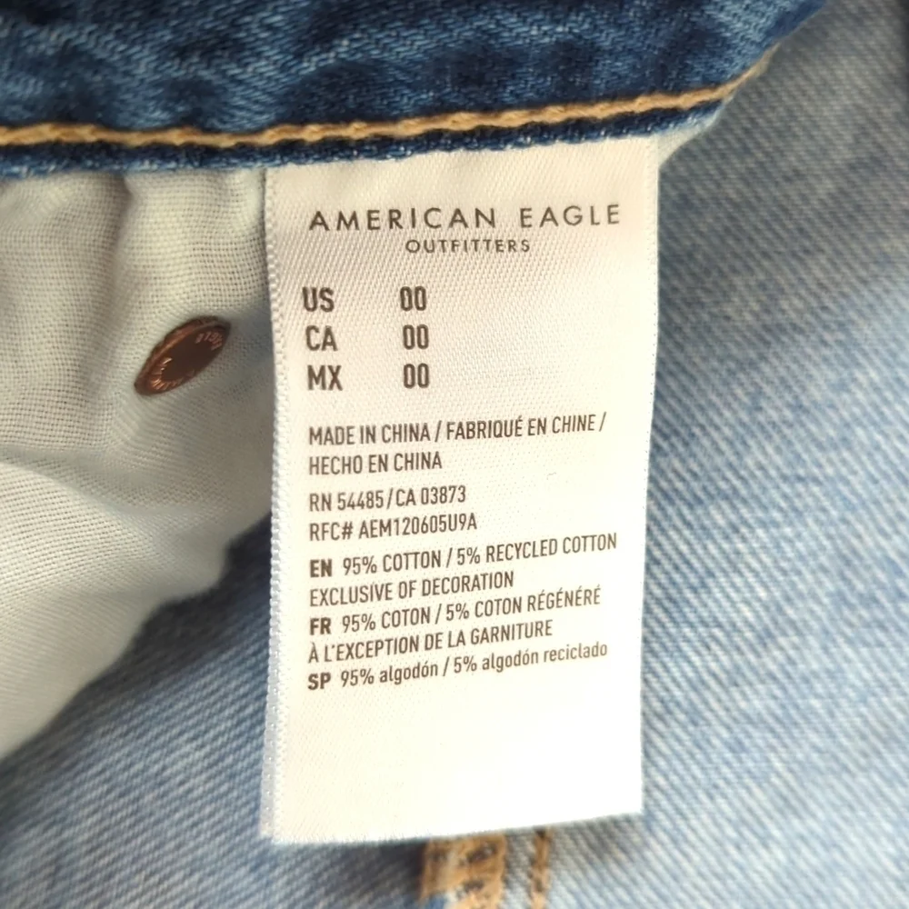 American Eagle Distressed Medium Wash Low Rise Baggy Denim Jean Shorts 00